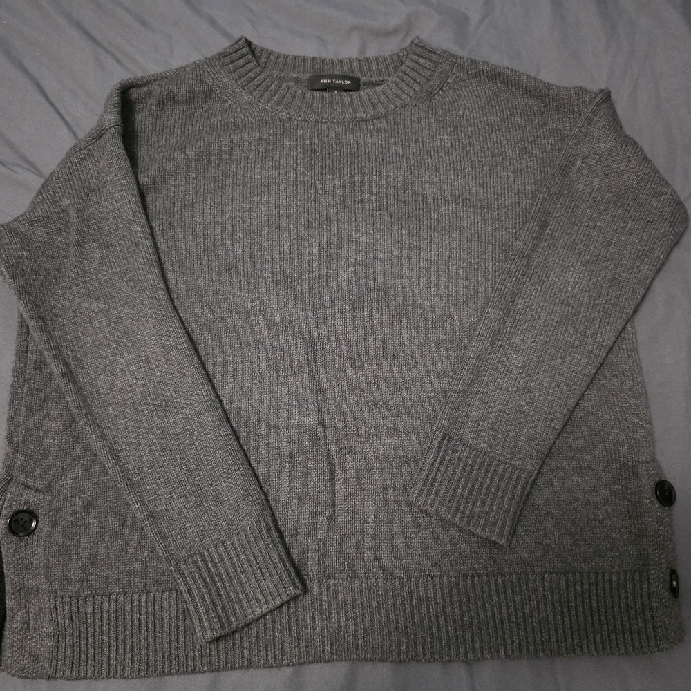 Ann Taylor Women's Gray Crewneck Sweater